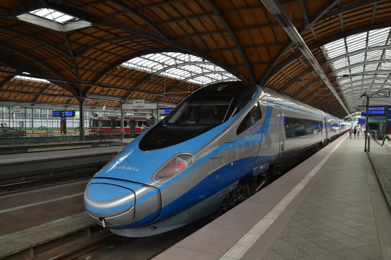 Zdjęcie Express InterCity Premium czy to Pendolino? Odkryj różnice i zalety