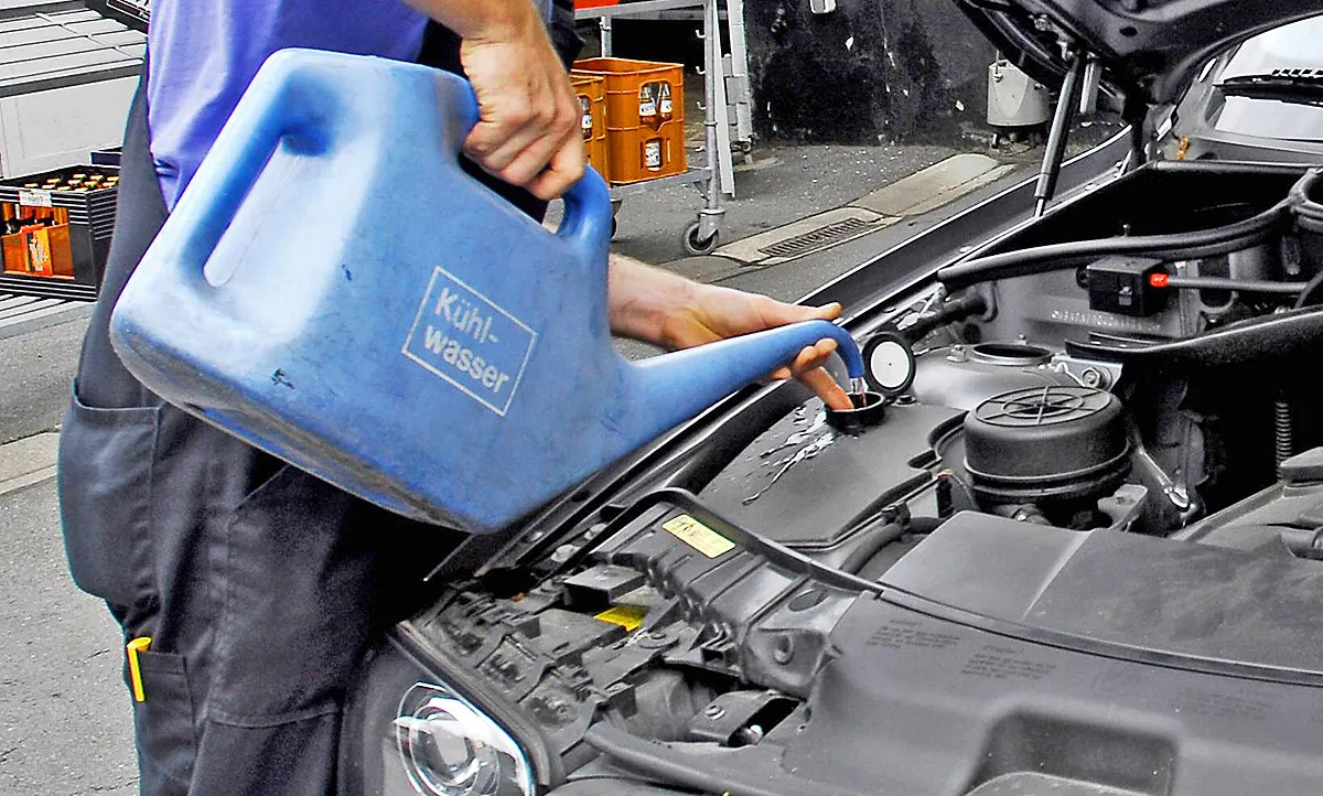 Zdjęcie Kühlflüssigkeit nachfüllen: So vermeiden Sie teure Schäden am Motor