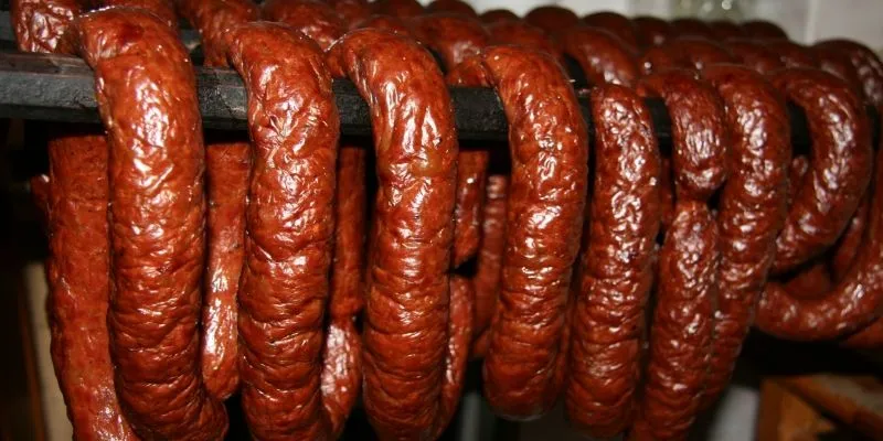Zdjęcie Jak zrobić kiełbasę z sarny - krok po kroku do smaku dziczyzny