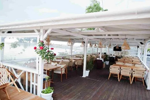 Zdjęcie Gdzie zjeść w Juracie? Odkryj najlepsze restauracje i smaki