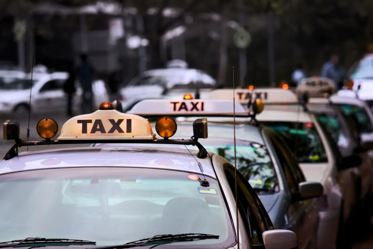 Zdjęcie Znak taxi jak obowiazuje – co musisz wiedzieć, aby uniknąć problemów