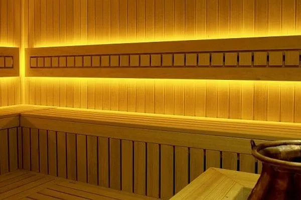 Zdjęcie Jak korzystać z sauny w hotelu? Praktyczny przewodnik