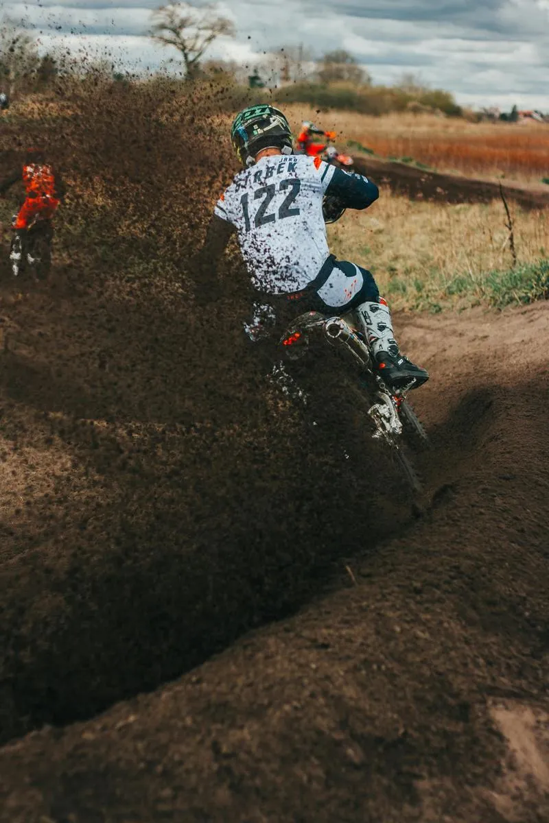 Zdjęcie Ile kosztuje szkolenie enduro w Krzeszowicach? Ceny i opcje szkoleń