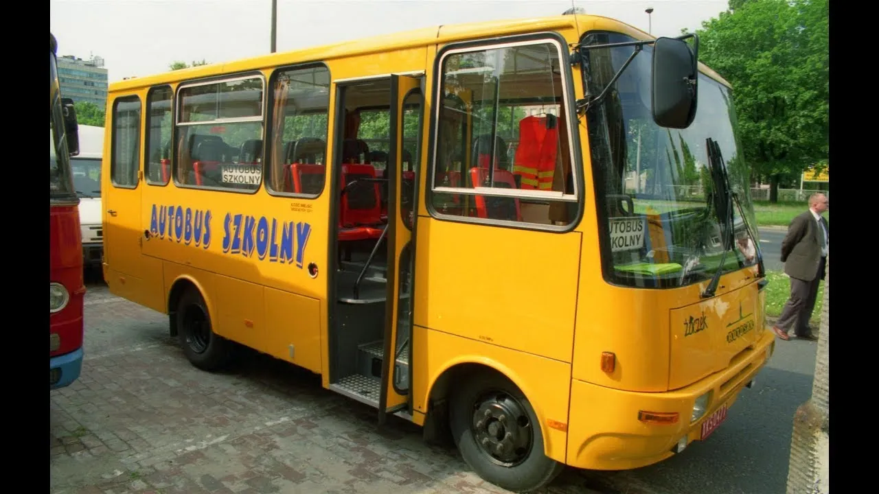 Zdjęcie Gdzie może zatrzymać się autobus szkolny? Sprawdź ważne przepisy