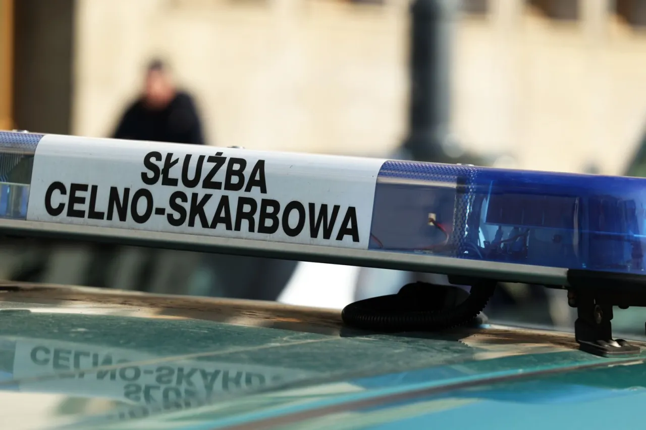 Zdjęcie Ile zarabia służba celna? Zaskakujące fakty o pensjach celników