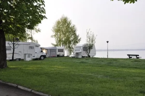 Zdjęcie Najlepsze miejsca na camping nad jeziorem Otmuchowskim z atrakcjami