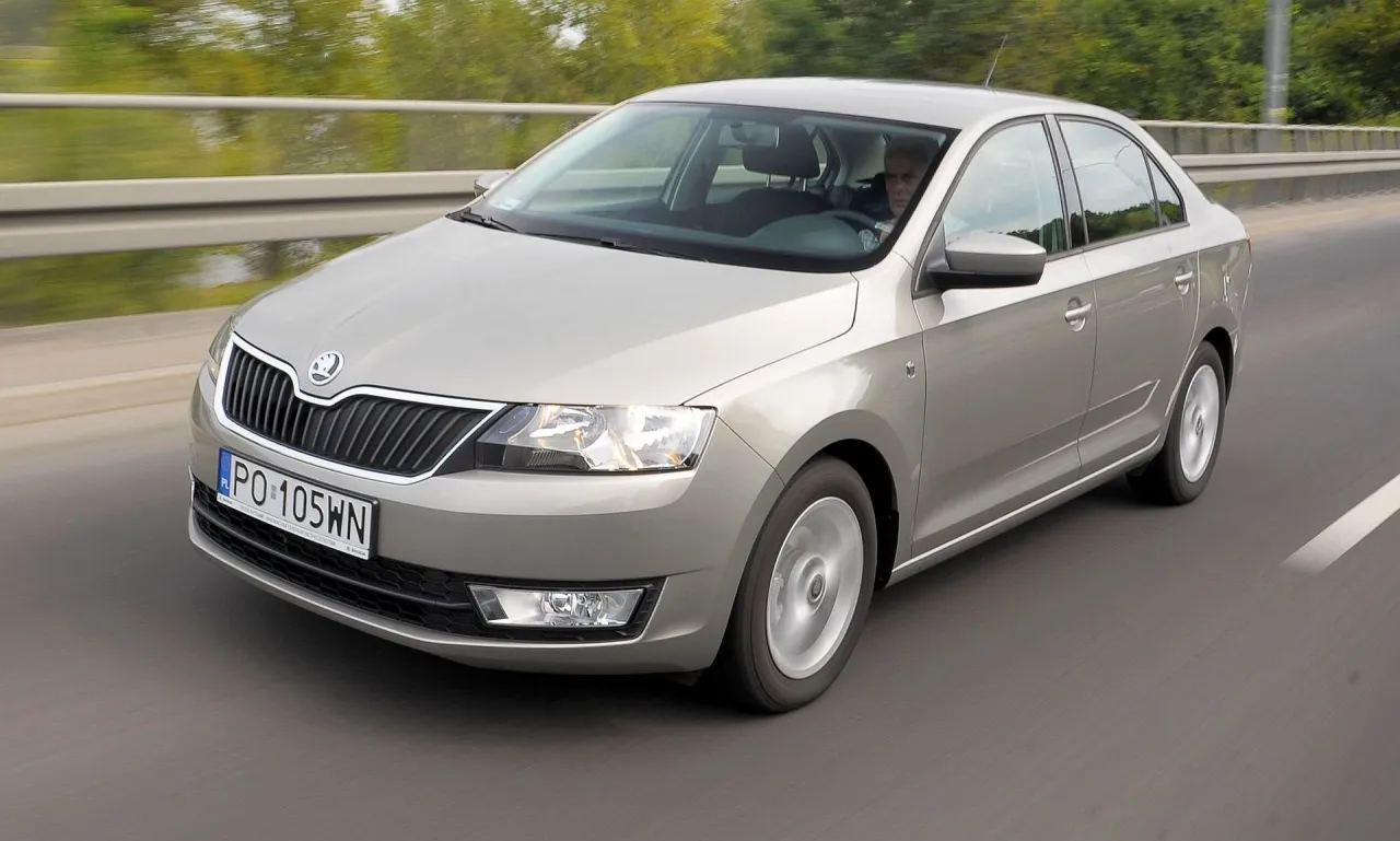 Zdjęcie Pojemność baku Skoda Rapid - ile litrów paliwa naprawdę zmieści?
