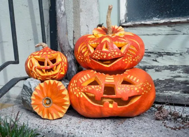 Zdjęcie Rzeźby z dyni: Jak stworzyć zachwycające dekoracje na Halloween