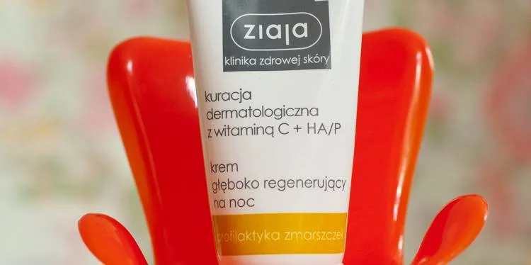 Zdjęcie Ziaja Med esencja rewitalizująca z witaminą C - poznaj jej skuteczność
