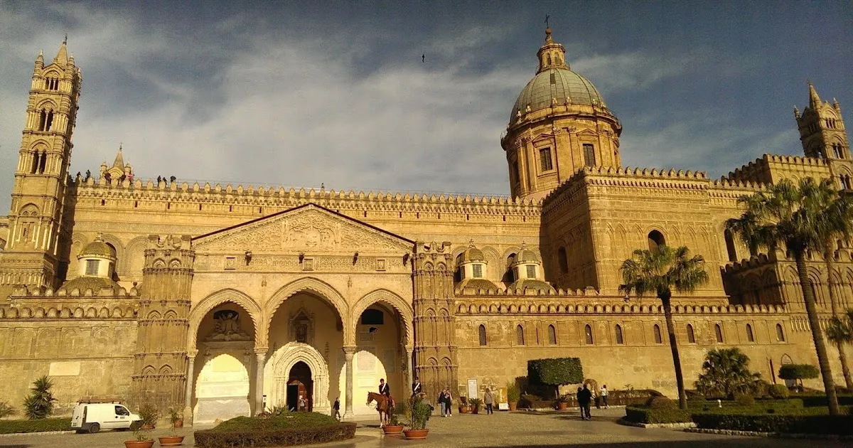 Zdjęcie Jak dojechać z lotniska Palermo do centrum? Sprawdź tanie opcje transportu