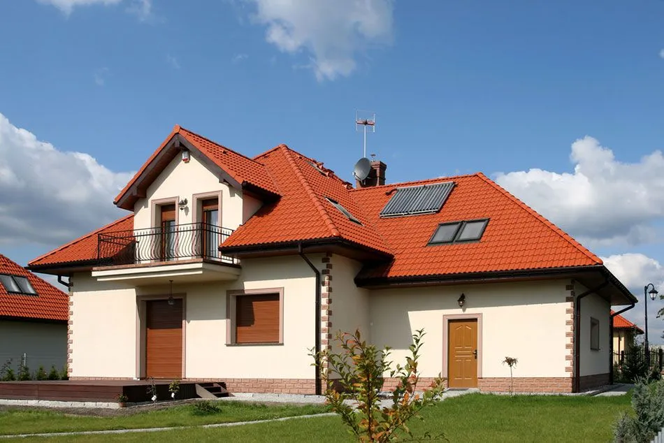 Zdjęcie Jaki kolor elewacji do czerwonego dachu? Unikaj najgorszych zestawień!