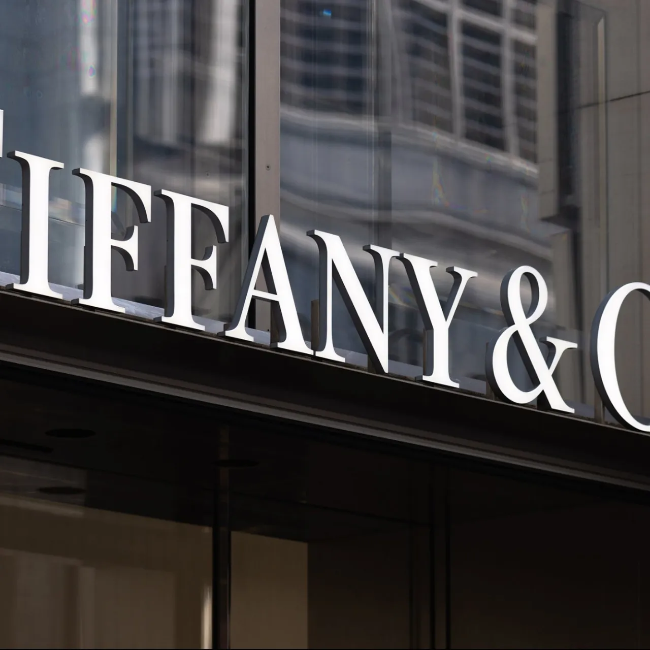 Zdjęcie Tiffany & Co. i Louis Vuitton: Jak akwizycja zmienia rynek luksusu