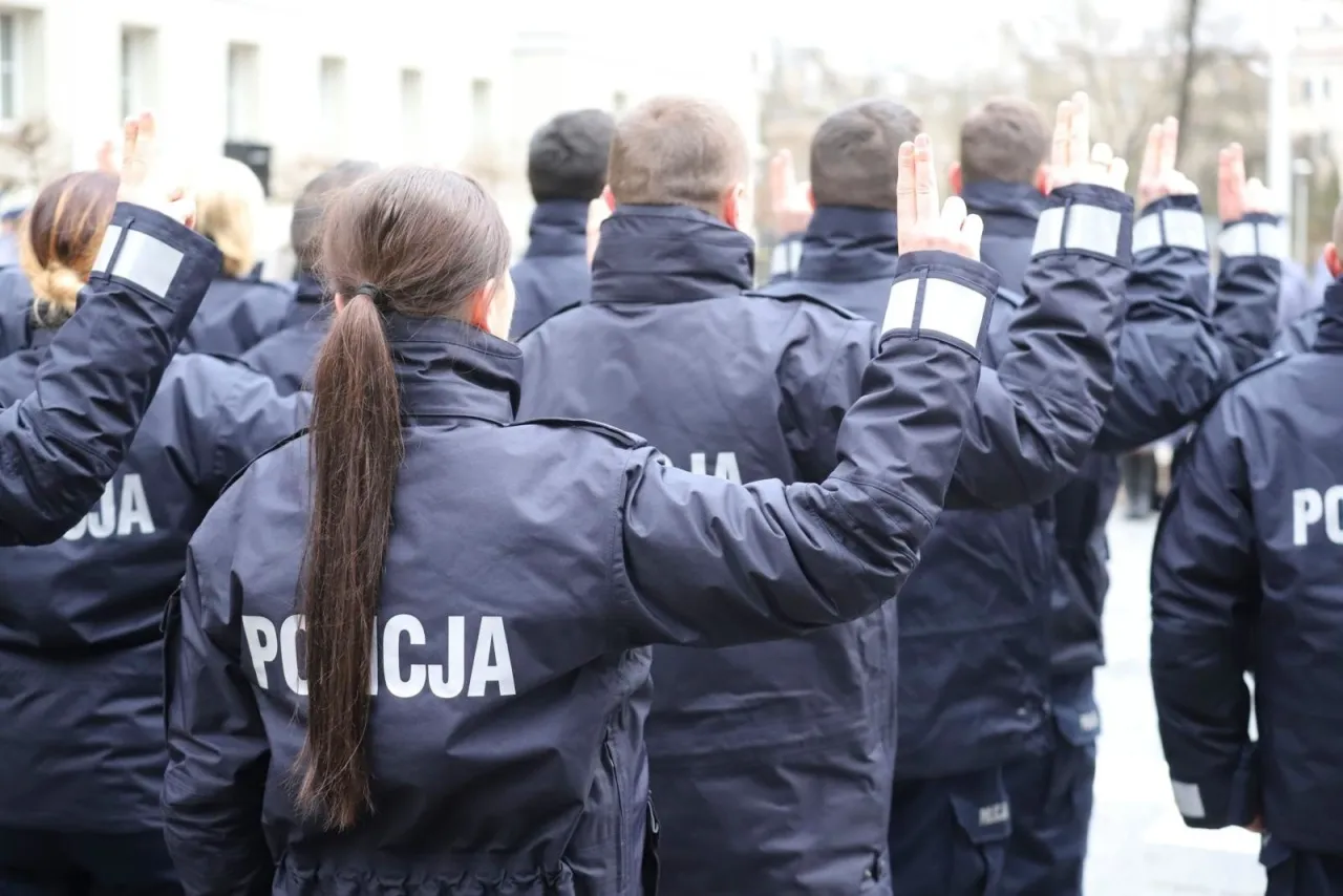 Zdjęcie Ile wynosi 13 pensja w policji? Sprawdź, ile zarobią funkcjonariusze