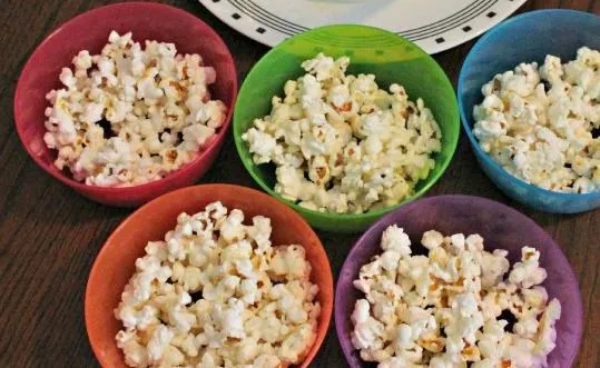 Zdjęcie Prosty przepis na domowy popcorn z piekarnika bez mikrofalówki