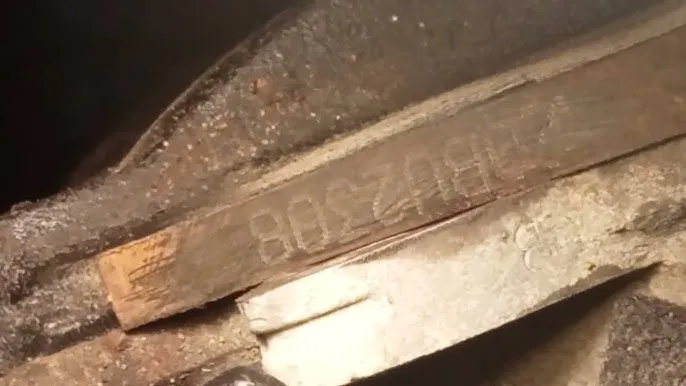 Zdjęcie Gdzie jest kod silnika Mercedes? Oto miejsca, które musisz znać