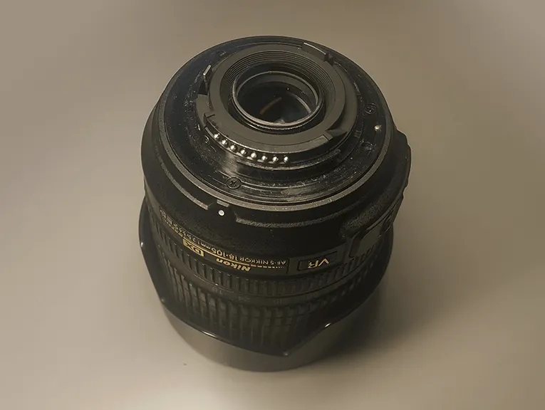 Zdjęcie Najlepsze obiektywy do zdjęć w pomieszczeniach. Uniknij kiepskich fotografii!