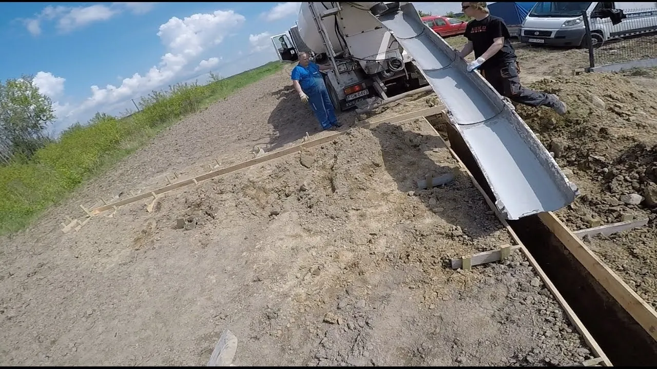 Zdjęcie Jak zrobić fundament pod ogrodzenie, aby uniknąć pęknięć i osiadania