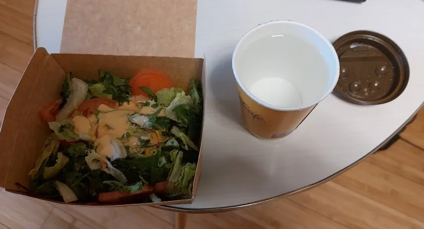 Zdjęcie Ile kosztuje sałatka premium w McDonald&#039;s? Zaskakujące ceny i smaki