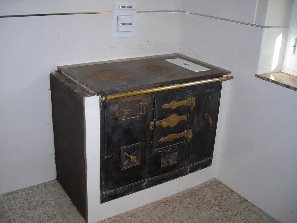 Zdjęcie Cocinas de le&ntilde;a sin obra: Gu&iacute;a completa para instalar f&aacute;cil y seguro