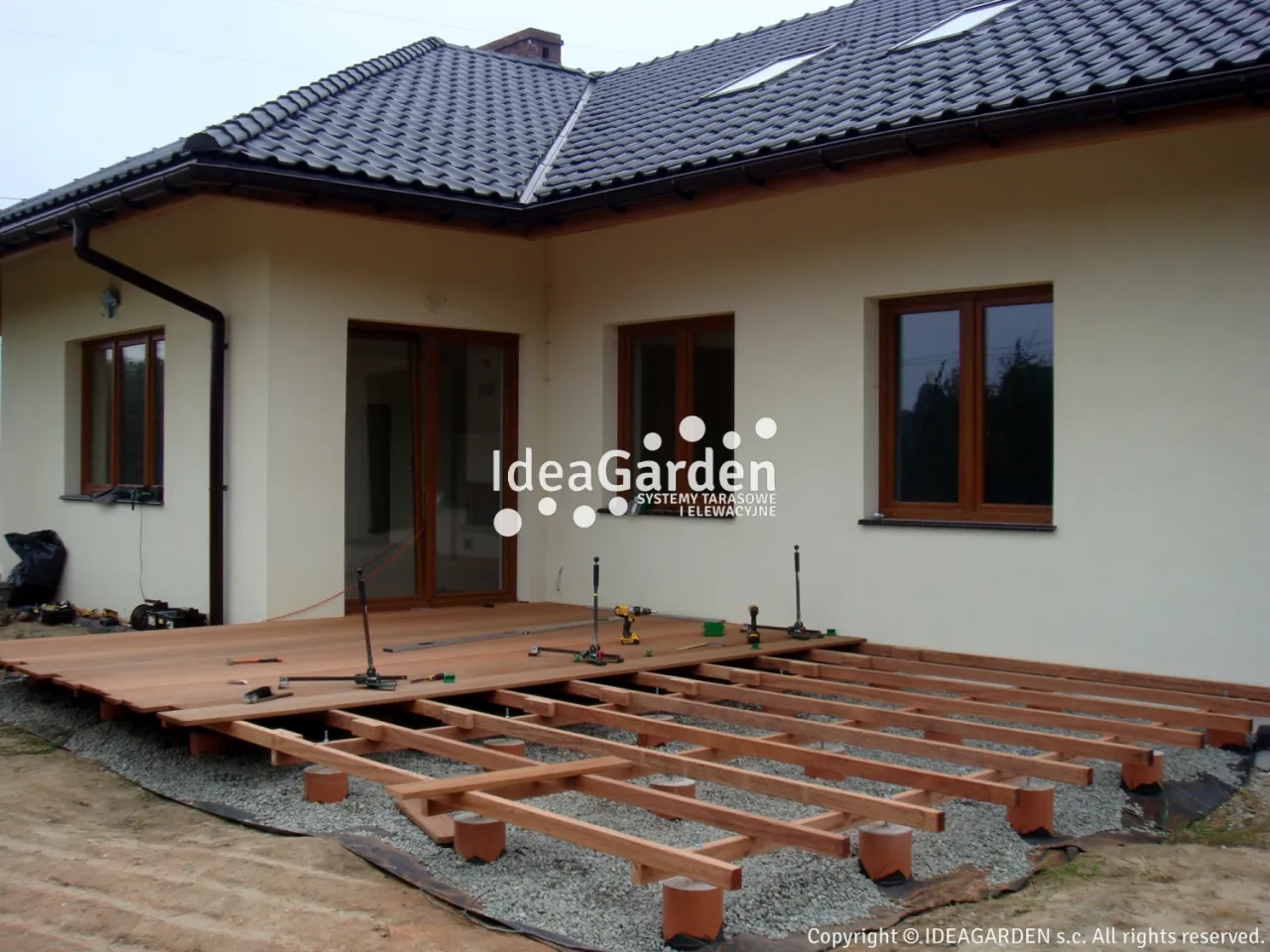 Zdjęcie Konstrukcja tarasu drewnianego: wymiary i zasady projektowania