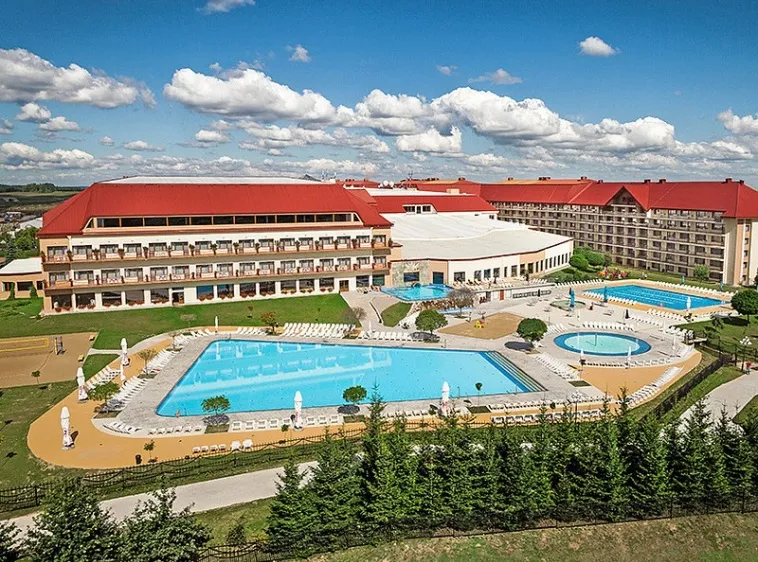 Zdjęcie Hotel Gołębiewski Mikołajki: 689 pokoi ile gości pomieści?