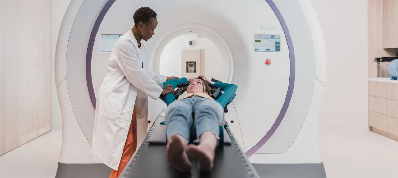 Zdjęcie Jak często wykonywać rezonans magnetyczny? Bezpieczeństwo MRI