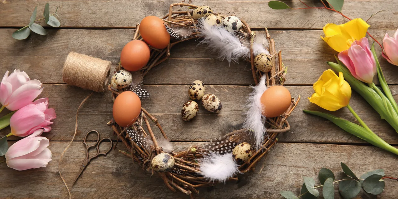 Zdjęcie Jak stworzyć piękny stroik wielkanocny z recyklingu i zaoszczędzić