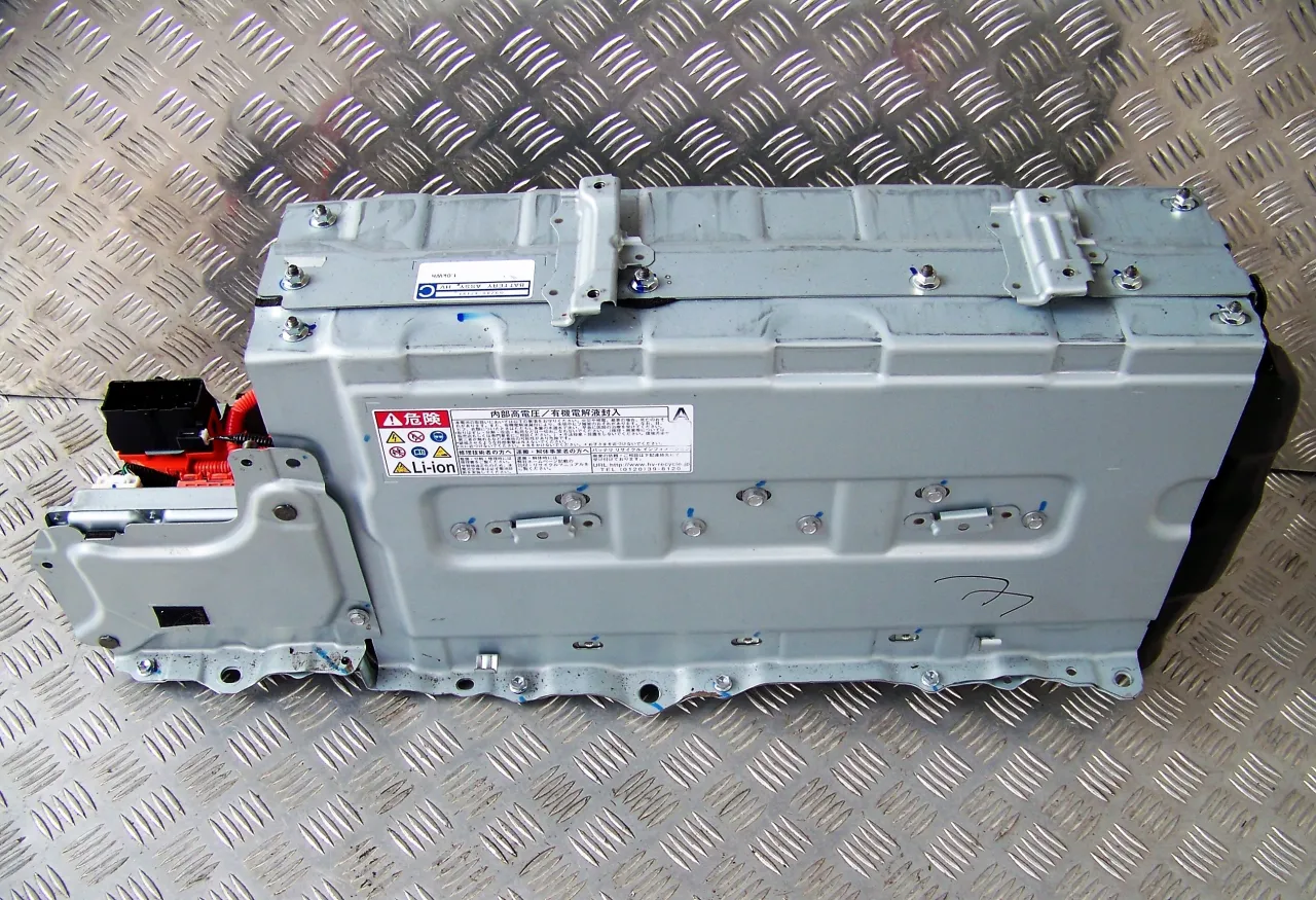Toyota Prius dwa akumulatory 12V i trakcyjny