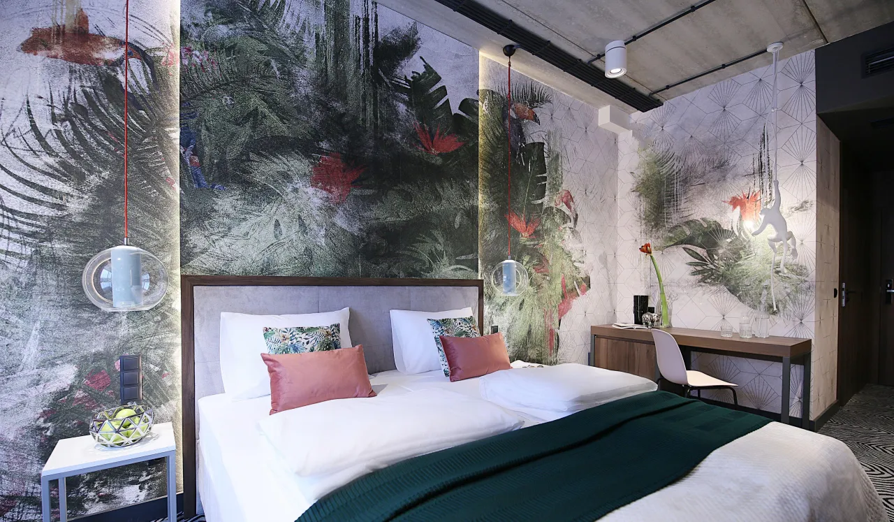 Hala Stulecia Wrocław nocą