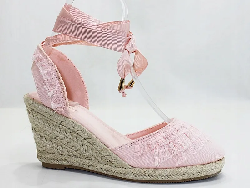 Modne espadryle na koturnie, platformie i wiązane