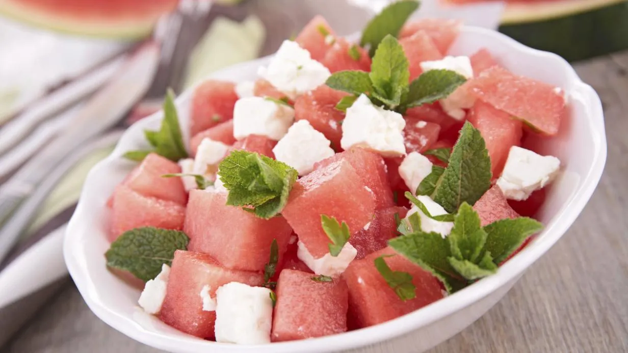 Wassermelonen Feta Salat mit Minze Nahaufnahme