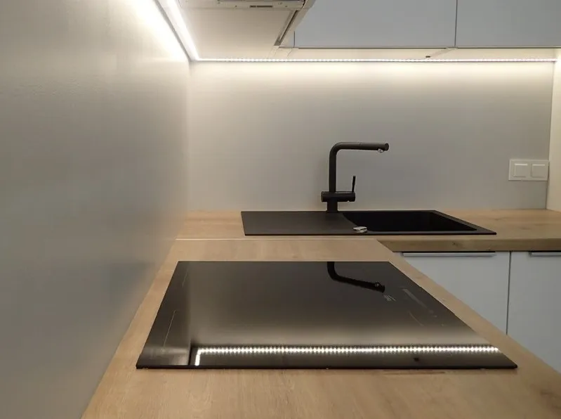 kuchnia ściana malowana farbą zmywalną