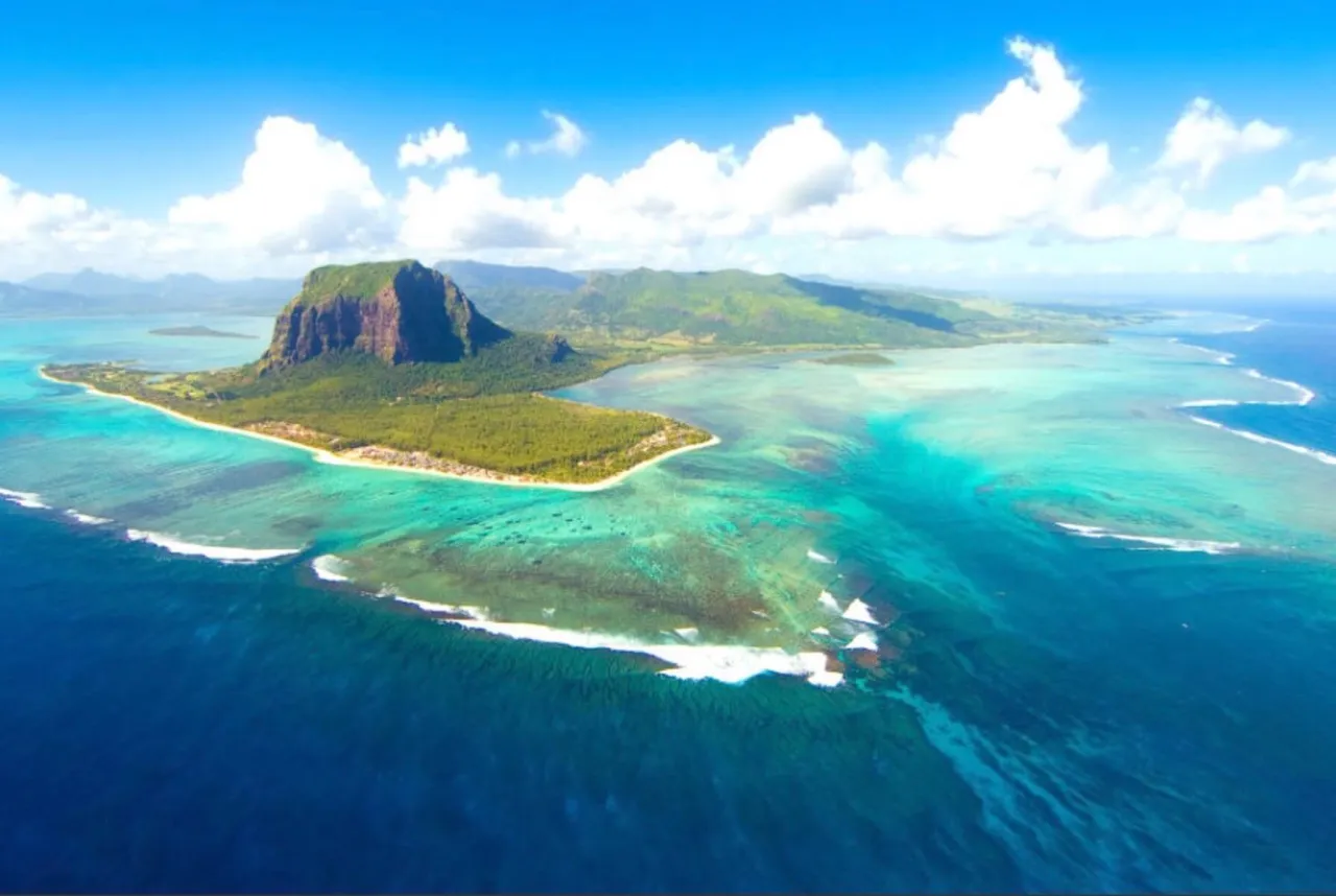 Mauritius kitesurfing wsch&oacute;d słońca
