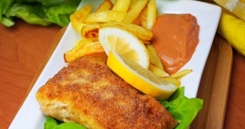 Smażona ryba z frytkami Kąty Rybackie