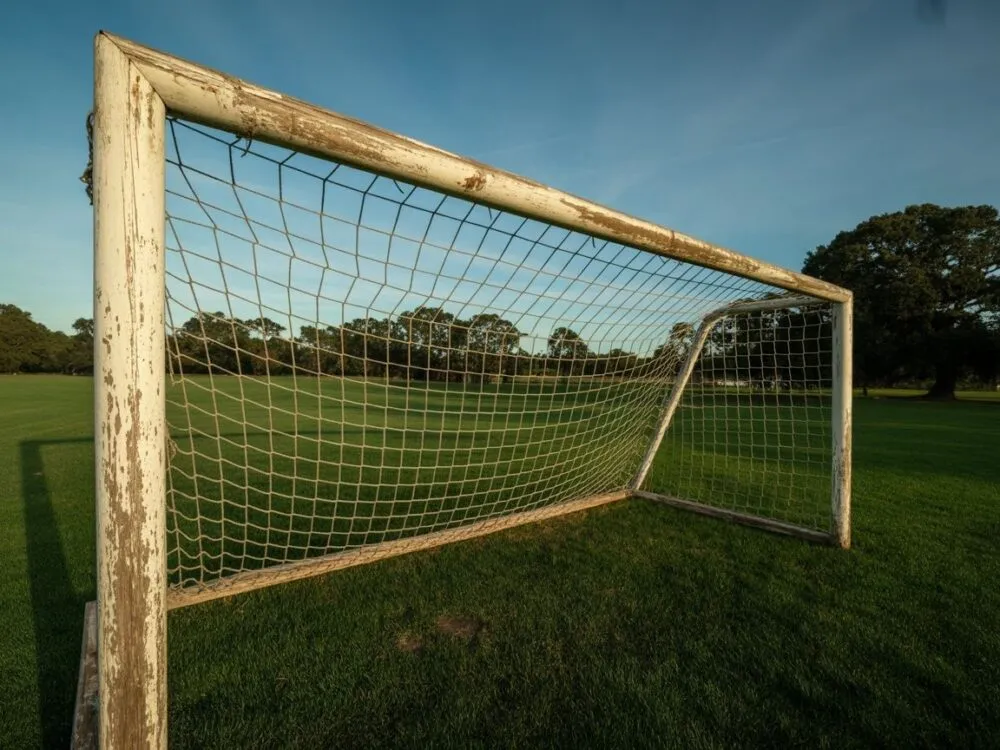 drewniane kant&oacute;wki do bramki piłkarskiej