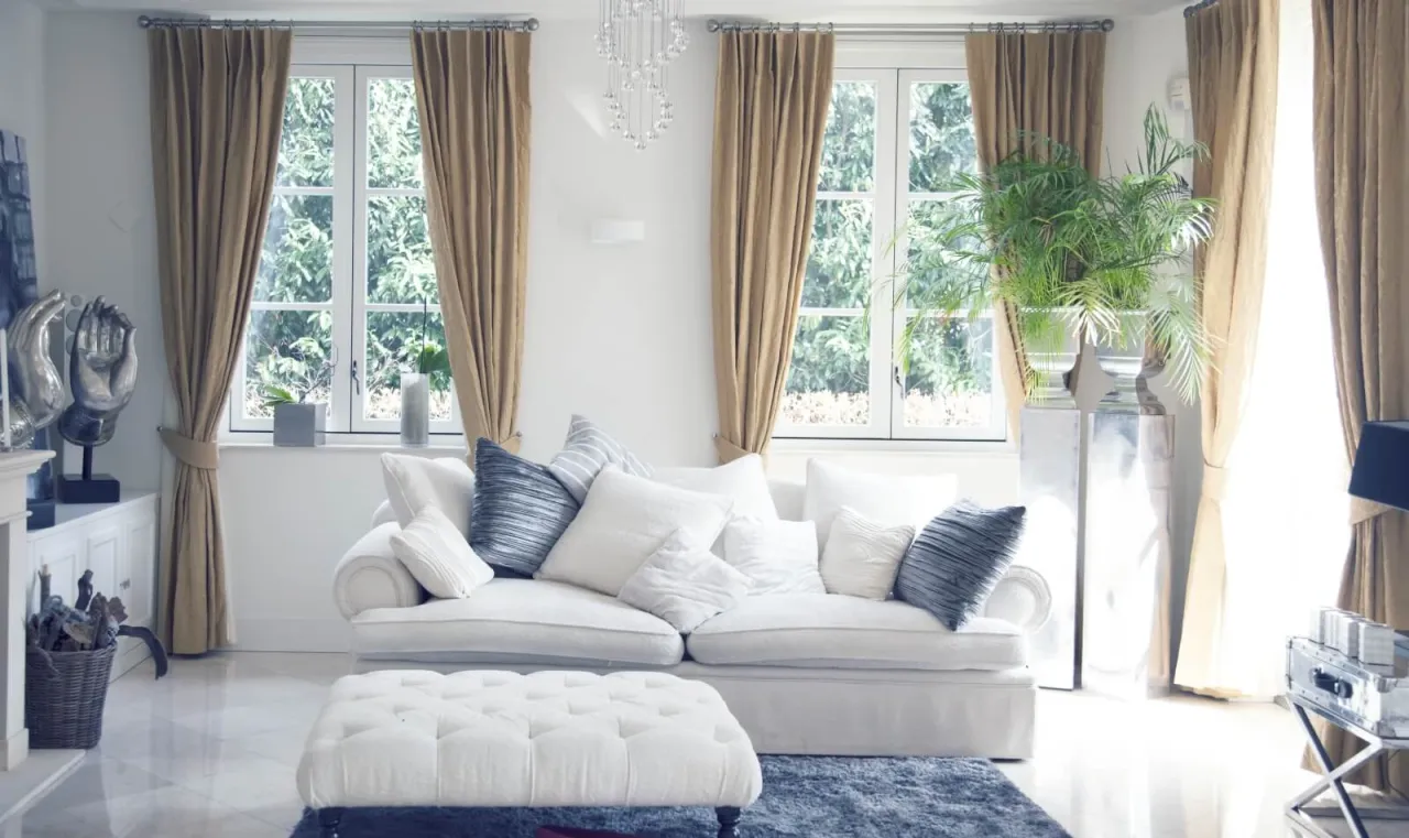 Dopasowanie koloru zasłon do wnętrza