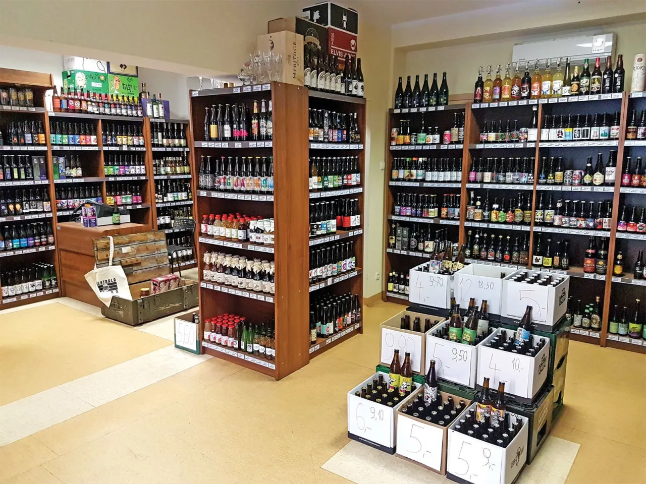 Sklep z piwem rzemieślniczym wnętrze