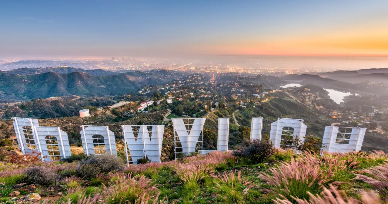 Zdjęcie Co to jest Hollywood? Odkryj jego znaczenie i historię w filmie