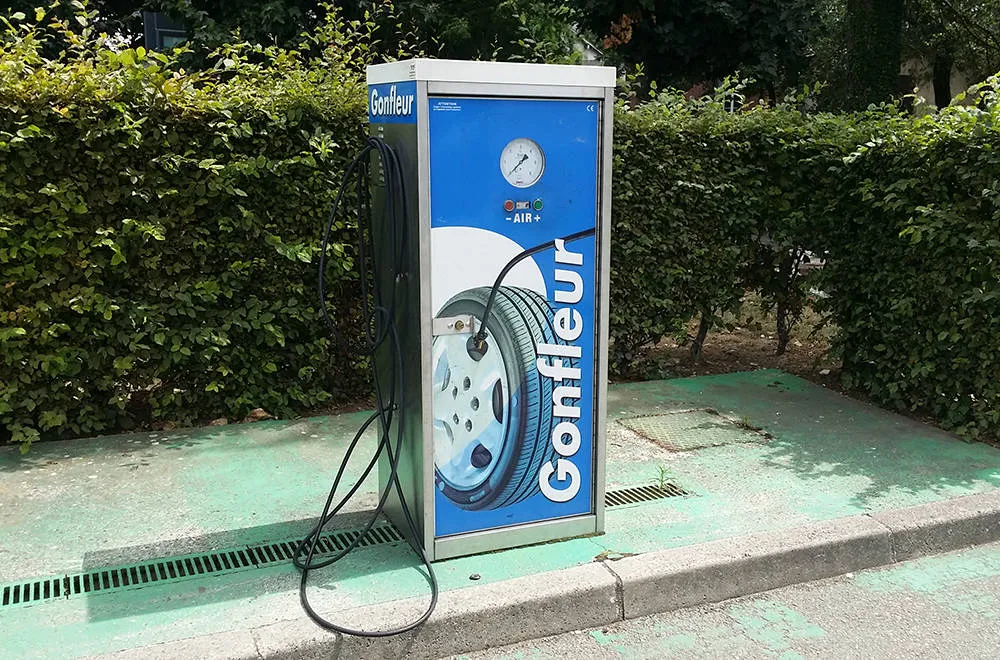 gonflage pneu station service