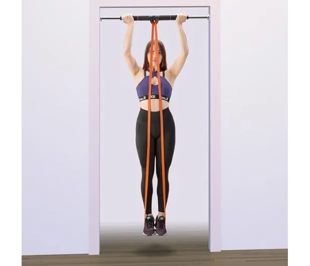 domowy sprzęt do ćwiczeń: hantle, gumy oporowe, drążek rozporowy