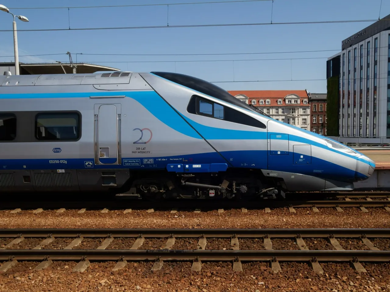 Pociąg Pendolino nad morzem, widok na polskie wybrzeże