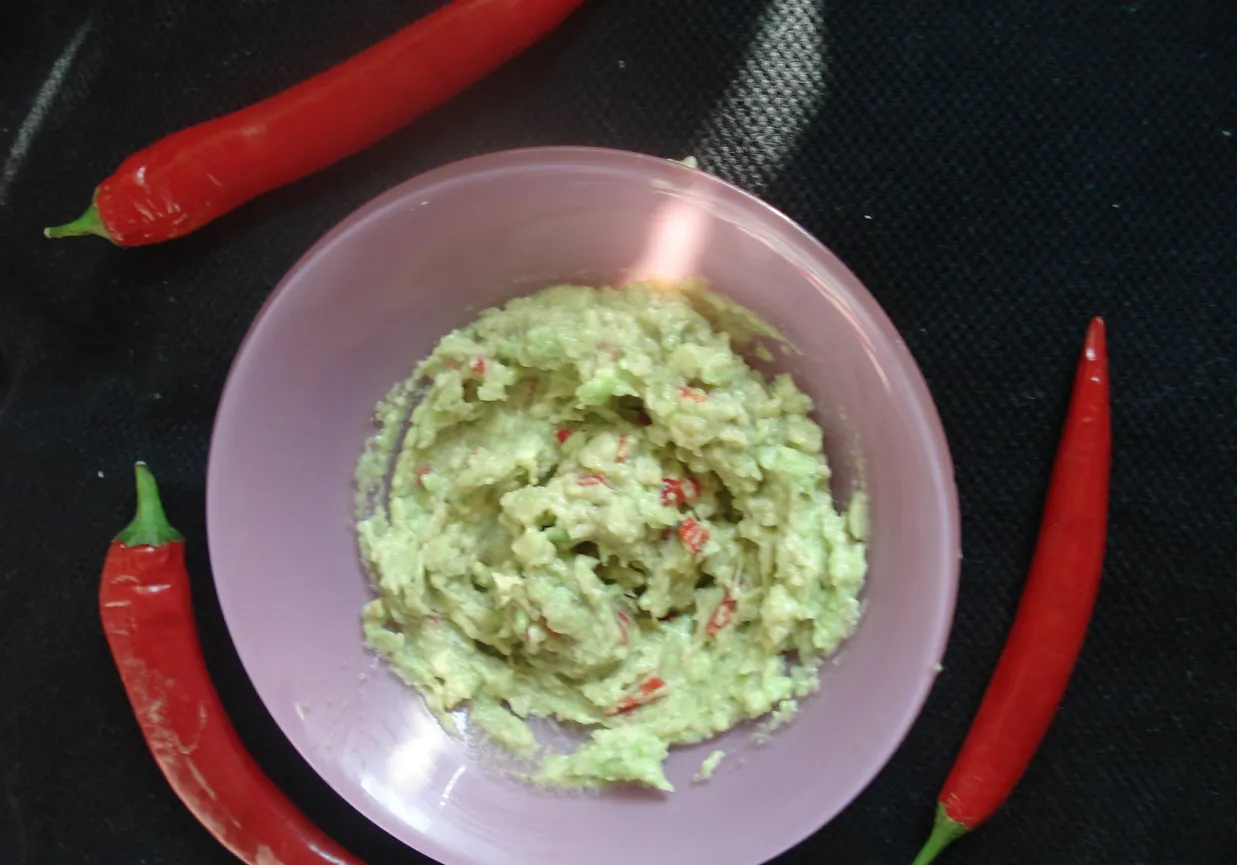 Świeże składniki na guacamole