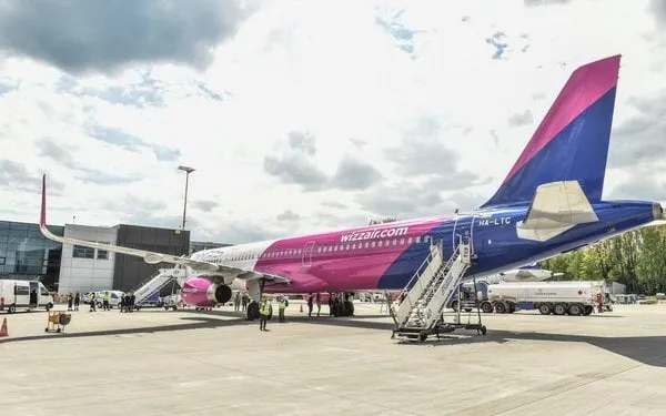 Zdjęcie Wizz Air skąd pochodzi? Odkryj zaskakującą historię linii lotniczej