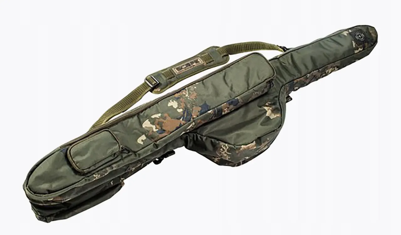 Zielony, maskujący pokrowiec na wędki z regulowanym paskiem. Idealny, jaki pokrowiec na wędki dla każdego wędkarza.