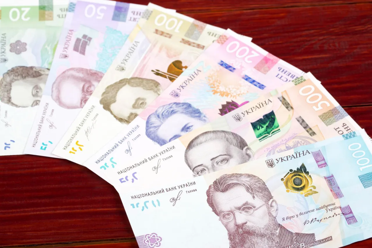 Ukraińska waluta, hrywna, na banknotach o nominałach 20, 50, 100, 200, 500 i 1000.