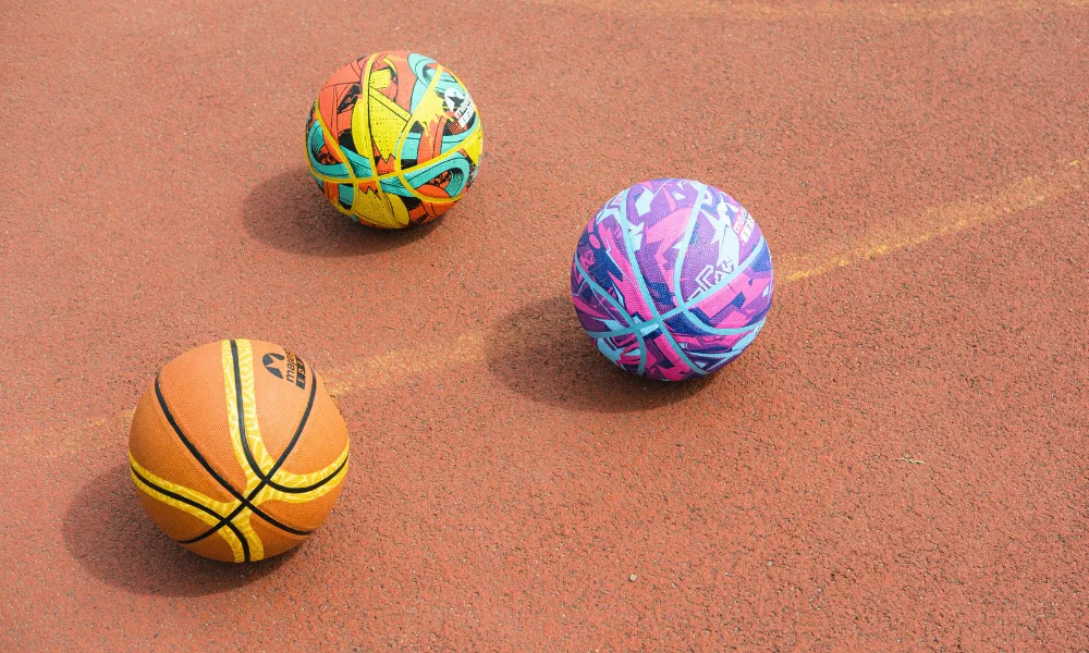 piłka do koszyk&oacute;wki i piłka gimnastyczna por&oacute;wnanie