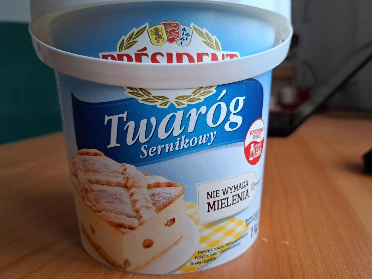 Różne rodzaje twarogu do sernika