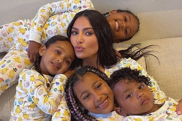 Kim Kardashian dzieci rodzina zdjęcie