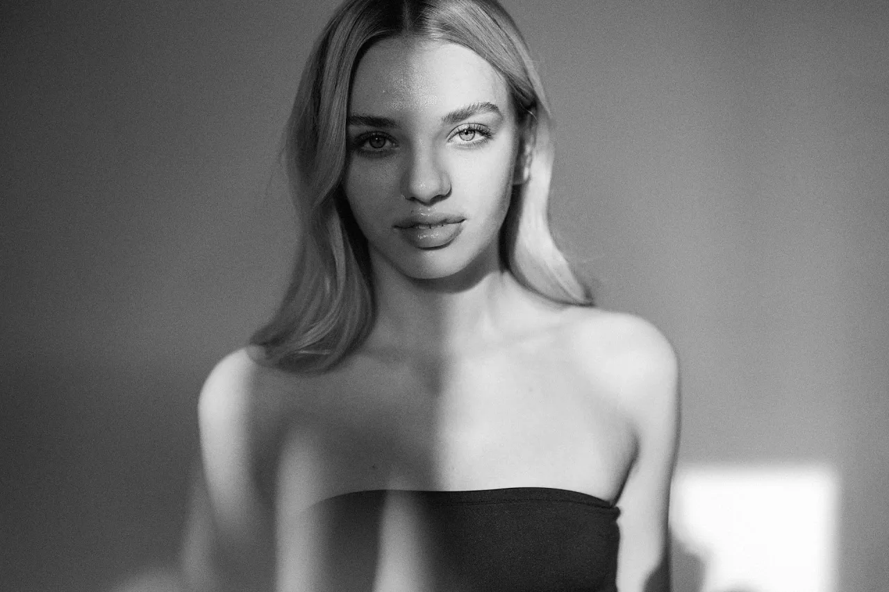 przykładowe polaroidy modelki alternatywnej