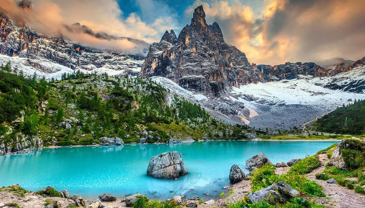 Dolomiti paesaggio estivo